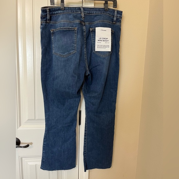 NWT-Frame Le Crop mini boot stretch denim, high rise bootcut, size 32 - Picture 4 of 6
